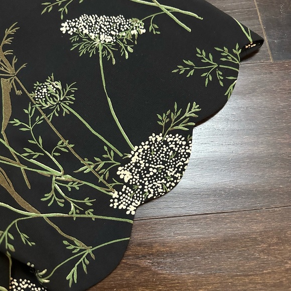 [SOLD] Wilfred Scalloped Shorts - Picture 4 of 4